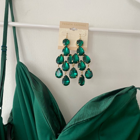 Beautiful emerald green prom dress worn only once in perfect condition. - Picture 1 of 5